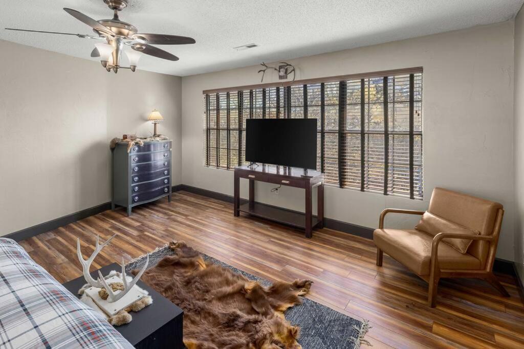Stonegate Lodge Bear'S Den Kitchen, Pool, Firepit, Wifi ,Smart Tvs Eureka Springs Bagian luar foto