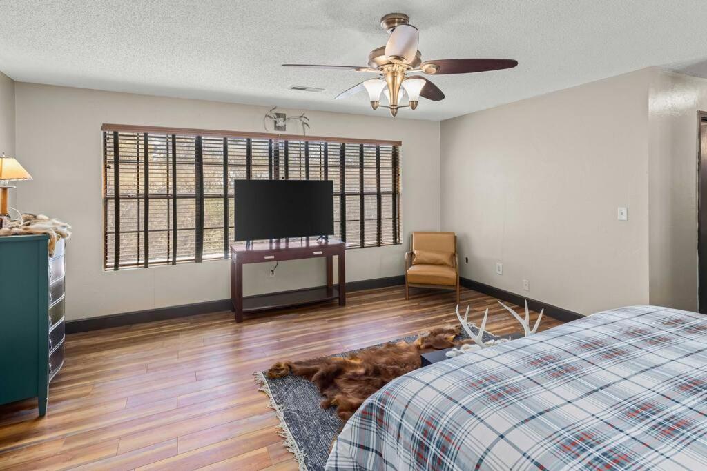 Stonegate Lodge Bear'S Den Kitchen, Pool, Firepit, Wifi ,Smart Tvs Eureka Springs Bagian luar foto