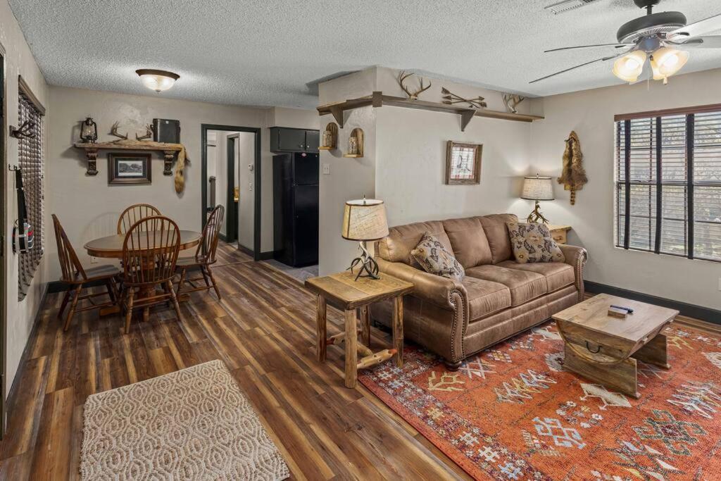 Stonegate Lodge Bear'S Den Kitchen, Pool, Firepit, Wifi ,Smart Tvs Eureka Springs Bagian luar foto